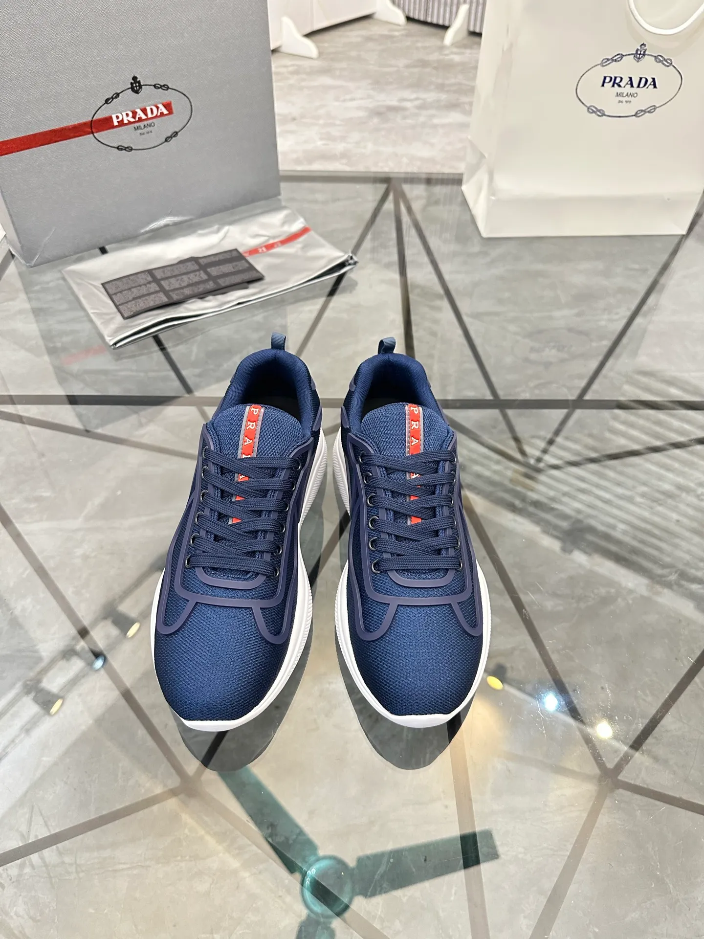 Men's shoes for sale💰: 💰P460¥ High-end top quality Product trademark: Prada * "Prada*" low-top casual shoes Regular size: 38-45 (can be customized to 46) Product materials: imported breathable fly knit upper, breathable lining, cowhide foot pads, original air cushion outsole. No.: 001
